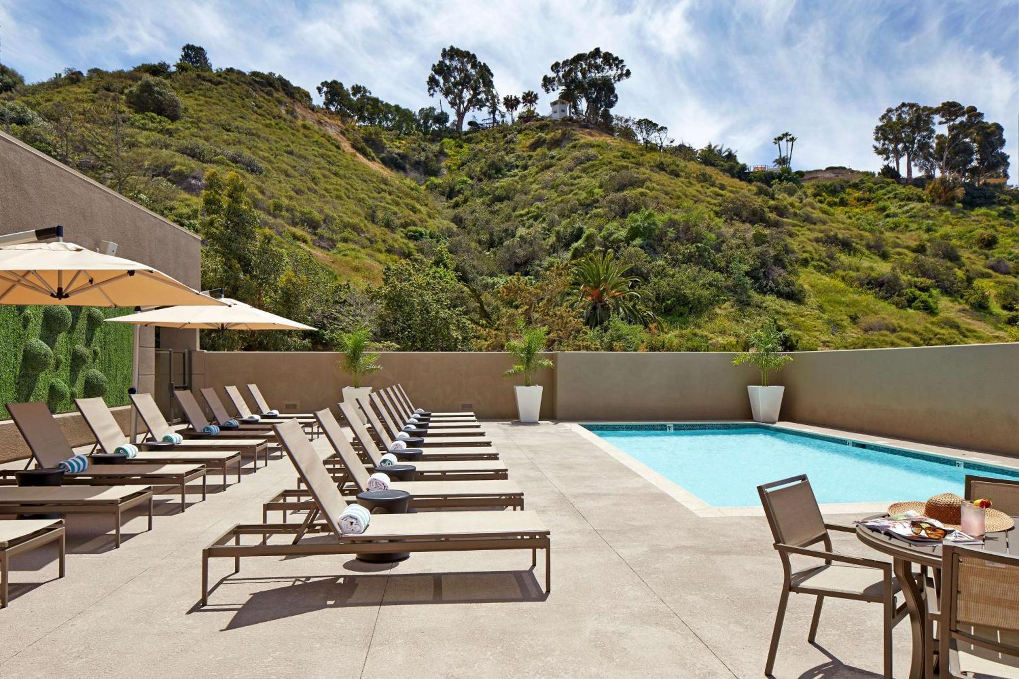 Hilton San Diego Mission Valley Exterior foto